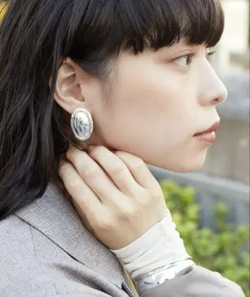 nothing and others 오벌 귀찌