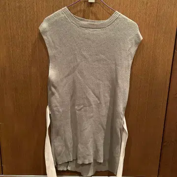 센스 오브 플레이스 슬리브리스 리본 포함 니트 베스트