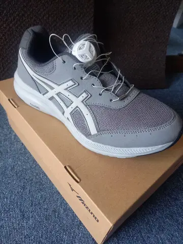 오른발만 미즈노 그레이 러닝화