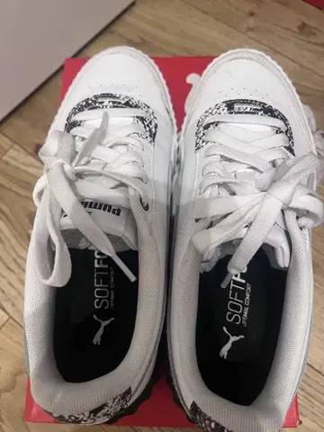 PUMA SOFTFOAM+ 화이트 스니커즈