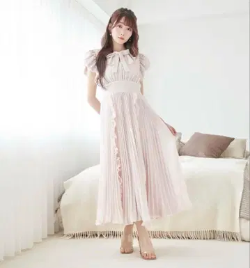 Rose Muse chiffon pleated dress pink