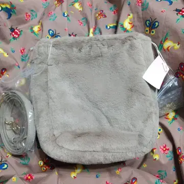새상품 페일러 인조 모피 미니백 베이지