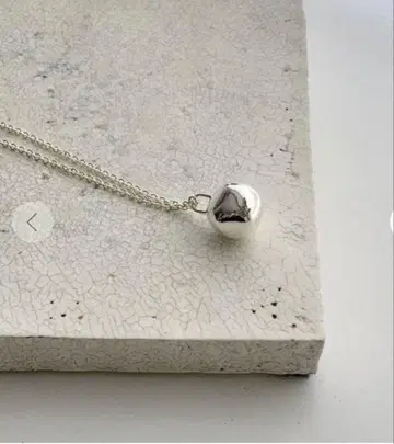 CHIEKO+ wonky ball necklace