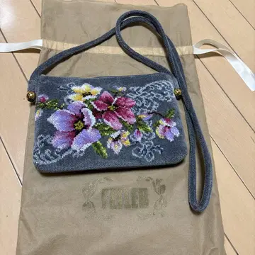 꽃무늬 자수 코듀로이 숄더백