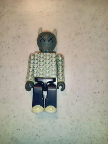큐브릭 카우스 KAWS KUBRICK 1
