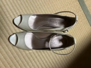 베이지 오픈토 앵클 스트랩 펌프스