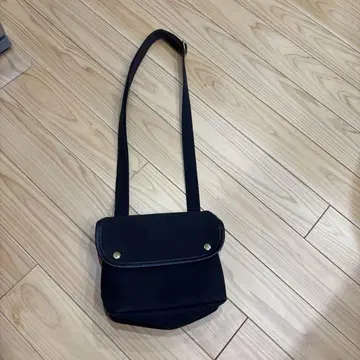 브레디 블랙 캔버스 숄더백