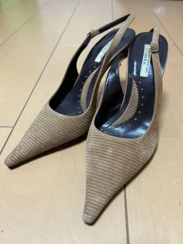 브라운 코듀로이 슬링백 하이힐