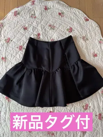 [ Chesty ] 택 포함 새상품 블랙 새틴풍 플레어 스커트
