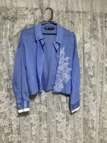 자수 크롭 블라우스 ZARA 블루 스트라이프 1회 착용