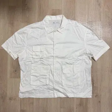 ZARA 화이트 반팔 셔츠 4 포켓