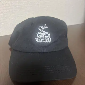 WASTED 블랙 캡 자수 디자인