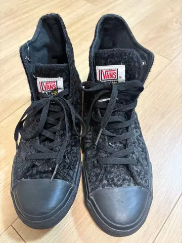 미사용품 Vans 블랙 레오파드 무늬 하이컷 스니커즈 23.5cm