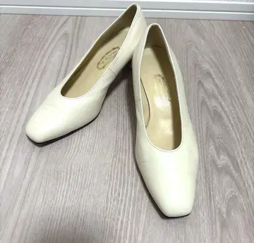 [컨디션 최상] 긴자 요시노야 힐 펌프스 23.5cm 아이보리