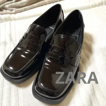 ZARA 스퀘어 투 에나멜 로퍼