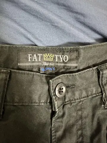 초기 FAT TYO 스키니 치노 팬츠 블랙