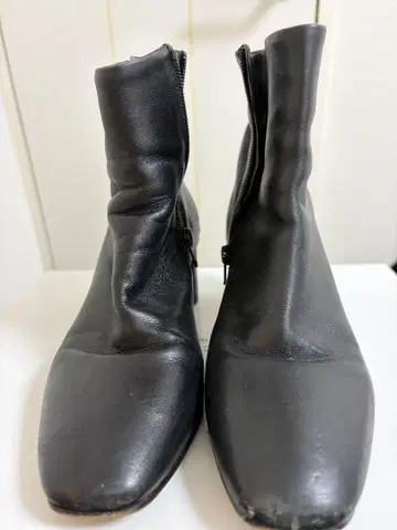 블랙 가죽 숏부츠 중간 굽