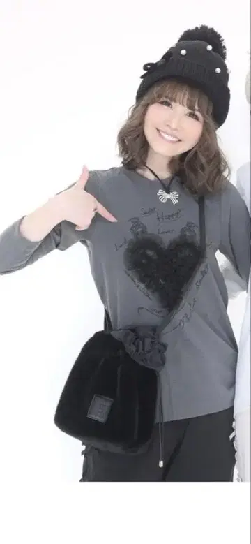 앤드러브 하트튤의 러브 풀오버 멜란지 차콜 LL 새상품