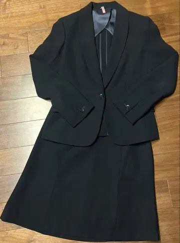 새상품급 리틀 시크 셋업 수트 스커트 네이비 38 숄카라