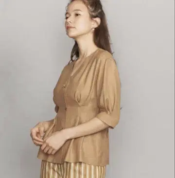 새상품 BEAUTY&YOUTH 턱 허리 노카라 블라우스