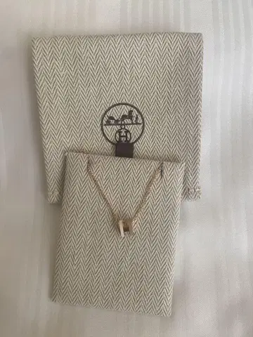 팝 애쉬 미니 로커버 말론그라스와 화이트