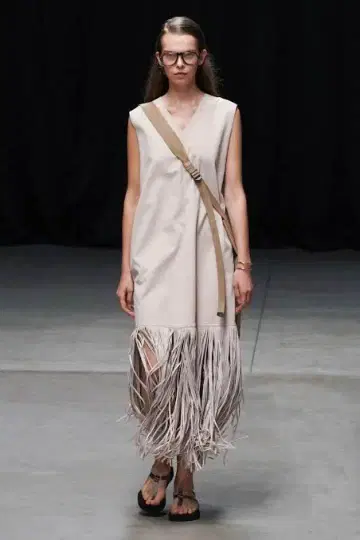 HYKE 하이크 프린지 롱 슬리브리스 원피스 베이지 인조 가죽