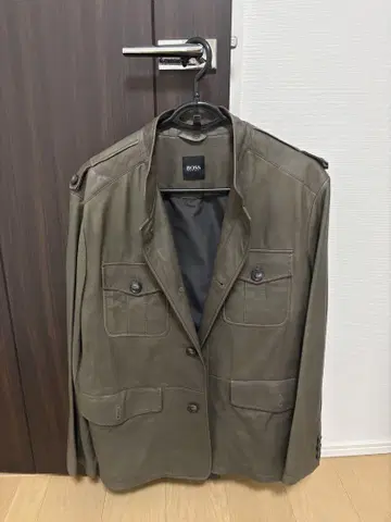 BOSS 올리브 그린 테일러드 자켓
