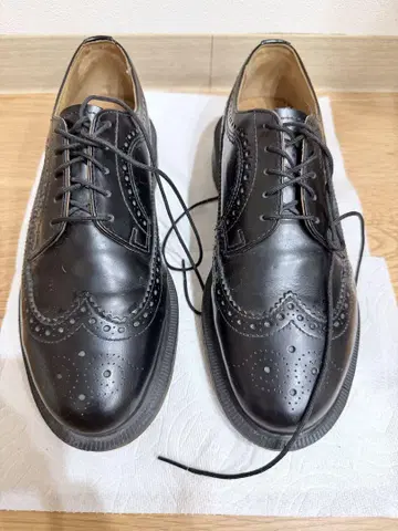 닥터 마틴 블랙 41 EU / 8 US