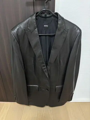 BOSS 다크 브라운 가죽 자켓
