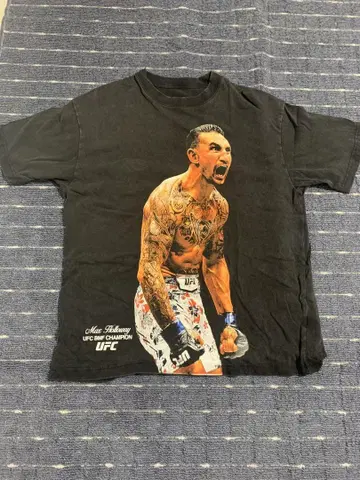 UFC 정품 맥스 호로웨이 티셔츠 M 사이즈