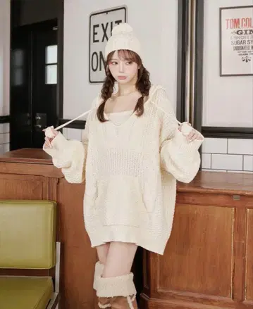 택 포함 다리치 케이블 DD 로고 V넥 니트 후디