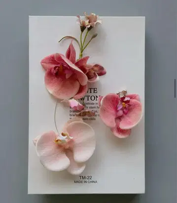 sassy. flower ear cuffs