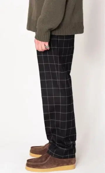 체크 무늬 슬랙스 블랙