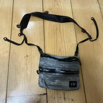 F/CE. 그레이 숄더백