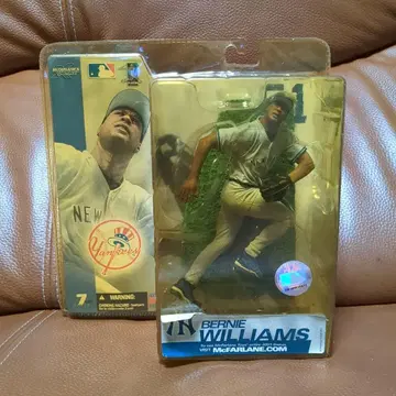 McFarlane Toys 버니 윌리엄스 피규어