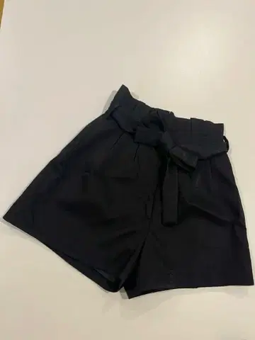 lilybrown 블랙 허리 리본 포함 숏팬츠