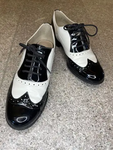 Clarks 바이컬러 윙팁 레이스업 로퍼 23.5