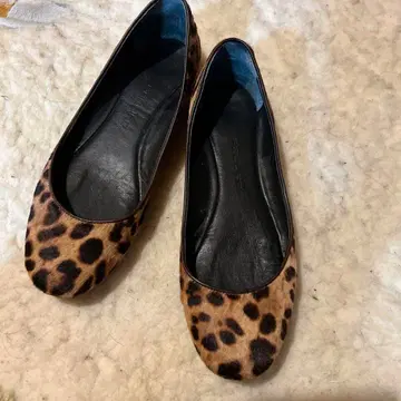 송치 레오파드 플랫슈즈