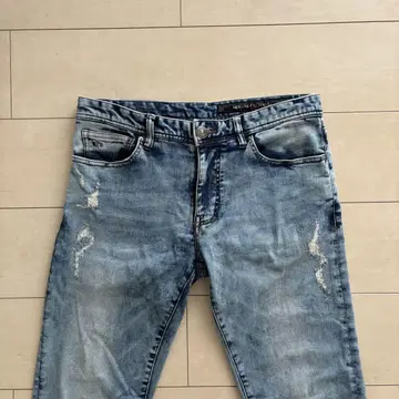 [ ARMANI EXCHANGE ] 데미지 데님 청바지