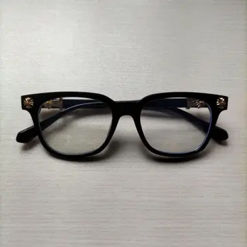 블랙 프레임 골드 장식 안경