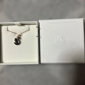 스와로브스키 스완 목걸이 미사용 새상품