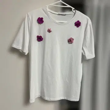 ZARA 꽃 장식 화이트 T셔츠 M 사이즈