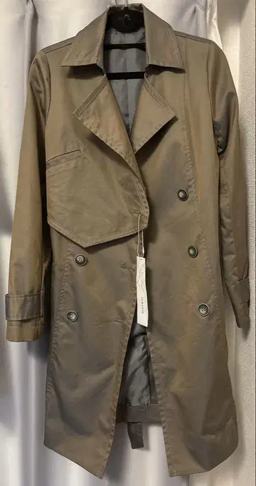 큐레이터 샴브레이 더블 트렌치코트 광택 카키 밀리터리 옥양목