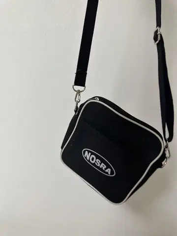NOSRA 숄더백 블랙