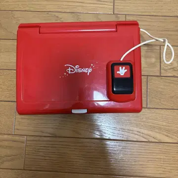 배우고 놀 수 있는! Disney 학습용 컴퓨터 빨간색