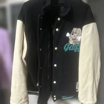 갈피의 바시티 자켓