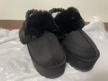 통굽 무스탕 샌들