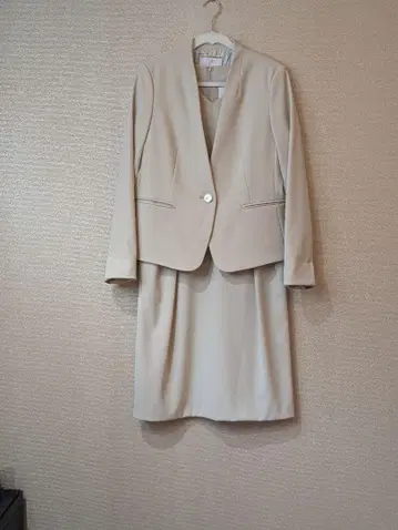 가을을 미리 느끼는  Class Lounge 원피스와 자켓 셋업