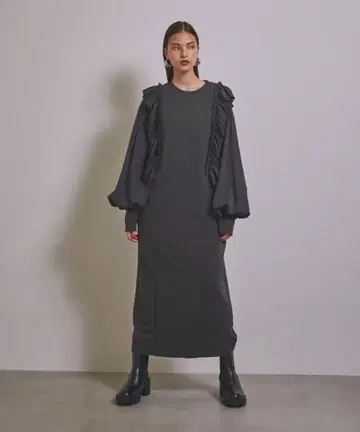 MIELI INVARIANT Frill Cocoon Dress