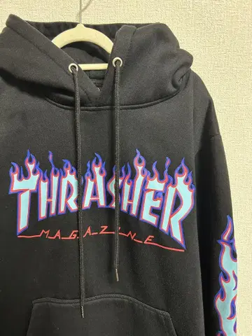 THRASHER 프레임 후드티 블랙 파이어 패턴 암